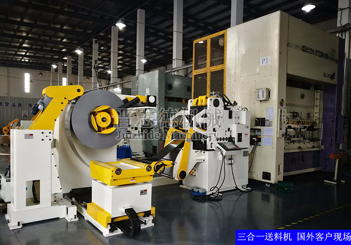 三合一送料機(jī)國外客戶現(xiàn)場(chǎng)