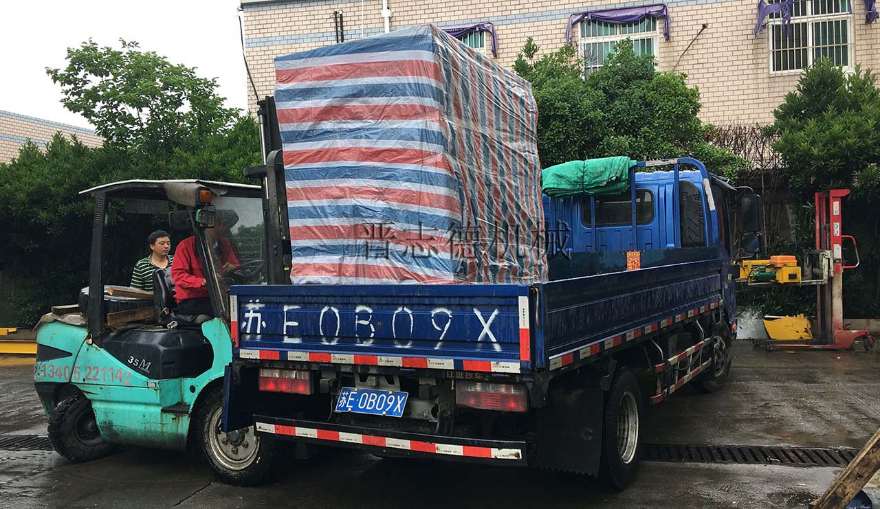 沖床送料機(jī)雨天裝車(chē),沖床送料機(jī)雨天出貨